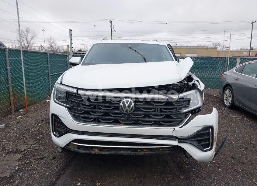 Photo 12 of 2024 Volkswagen Atlas 2.0T SEL PREMIUM R-LINE (VIN 1V2FR2CA3RC576918)