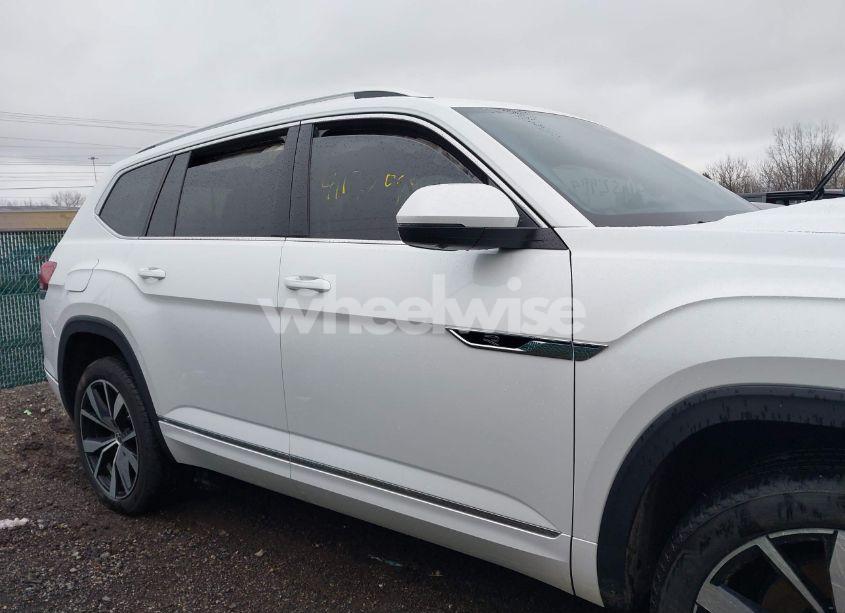 Photo 13 of 2024 Volkswagen Atlas 2.0T SEL PREMIUM R-LINE (VIN 1V2FR2CA3RC576918)