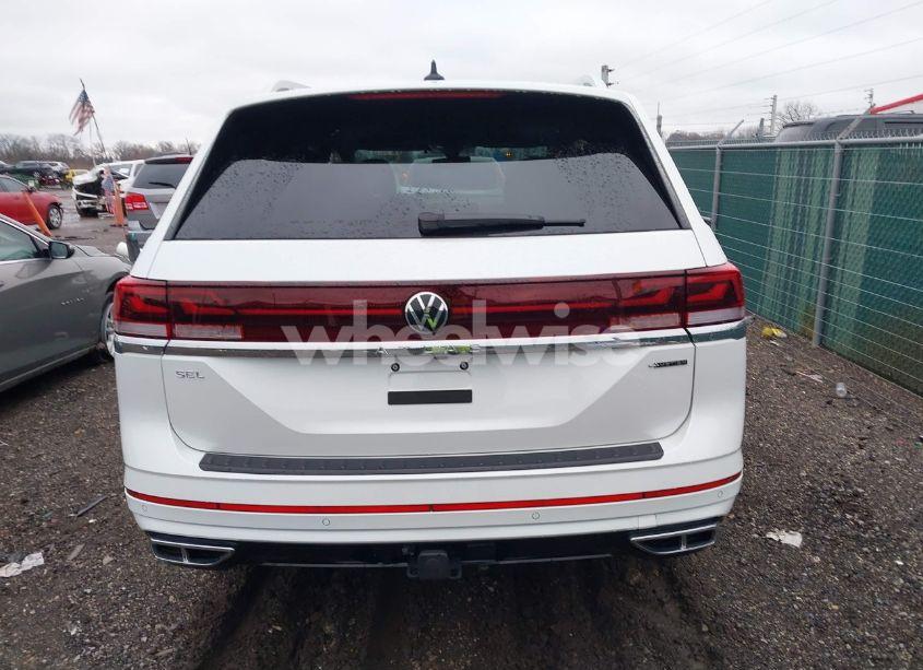 Photo 16 of 2024 Volkswagen Atlas 2.0T SEL PREMIUM R-LINE (VIN 1V2FR2CA3RC576918)