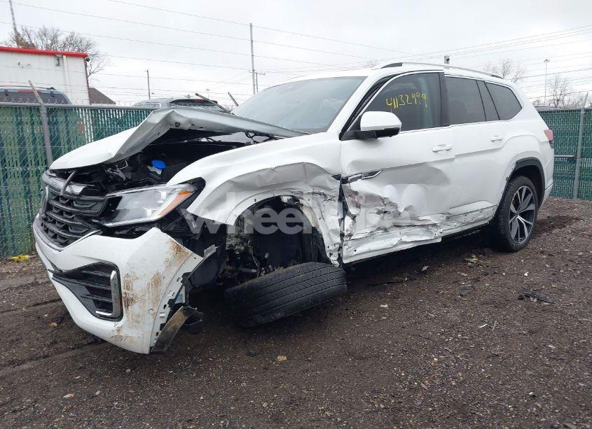 Photo 2 of 2024 Volkswagen Atlas 2.0T SEL PREMIUM R-LINE (VIN 1V2FR2CA3RC576918)