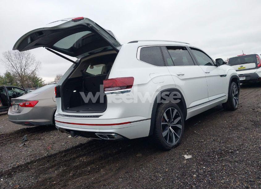 Photo 4 of 2024 Volkswagen Atlas 2.0T SEL PREMIUM R-LINE (VIN 1V2FR2CA3RC576918)
