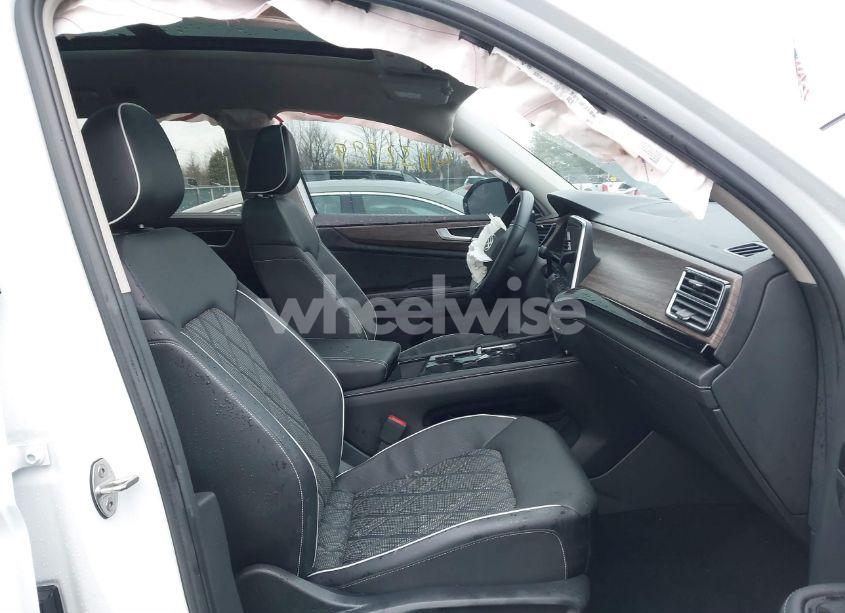 Photo 5 of 2024 Volkswagen Atlas 2.0T SEL PREMIUM R-LINE (VIN 1V2FR2CA3RC576918)