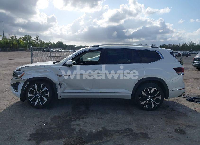 Photo 14 of 2024 Volkswagen Atlas 2.0T SEL PREMIUM R-LINE (VIN 1V2FR2CA4RC573042)