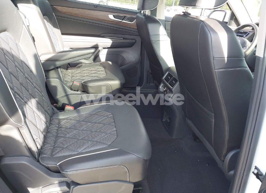 Photo 8 of 2024 Volkswagen Atlas 2.0T SEL PREMIUM R-LINE (VIN 1V2FR2CA4RC573042)