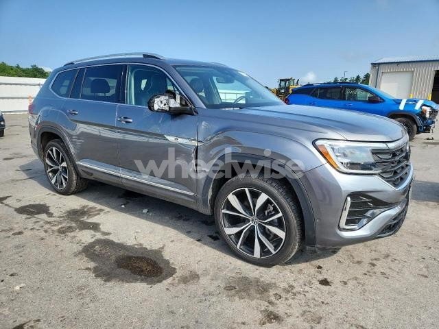 Photo 2 of 2024 VOLKSWAGEN ATLAS SEL PREMIUM R-LINE (VIN 1V2FR2CA5RC551650)