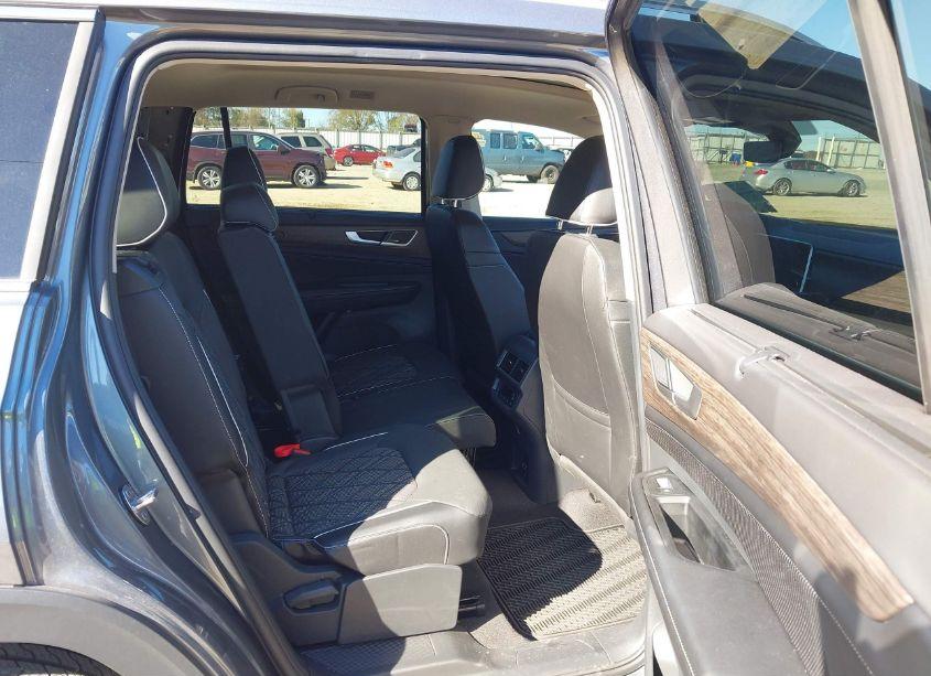 Photo 8 of 2024 Volkswagen Atlas 2.0T SEL PREMIUM R-LINE (VIN 1V2FR2CA8RC534714)