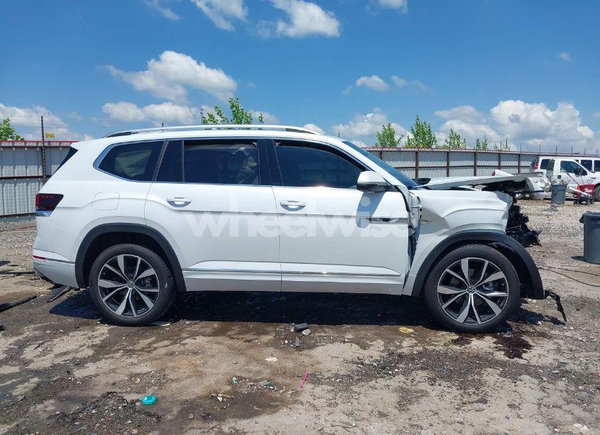 Photo 14 of 2024 Volkswagen Atlas 2.0T SEL PREMIUM R-LINE (VIN 1V2FR2CAXRC582084)