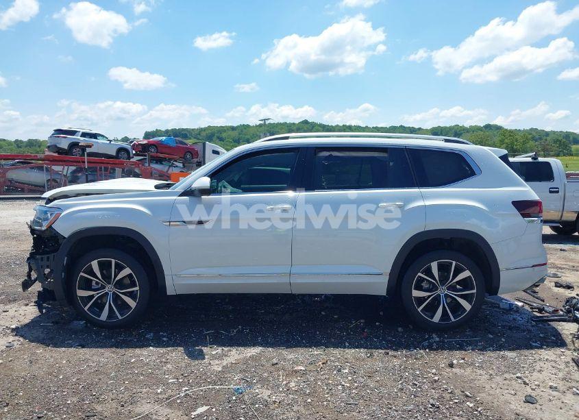 Photo 15 of 2024 Volkswagen Atlas 2.0T SEL PREMIUM R-LINE (VIN 1V2FR2CAXRC582084)