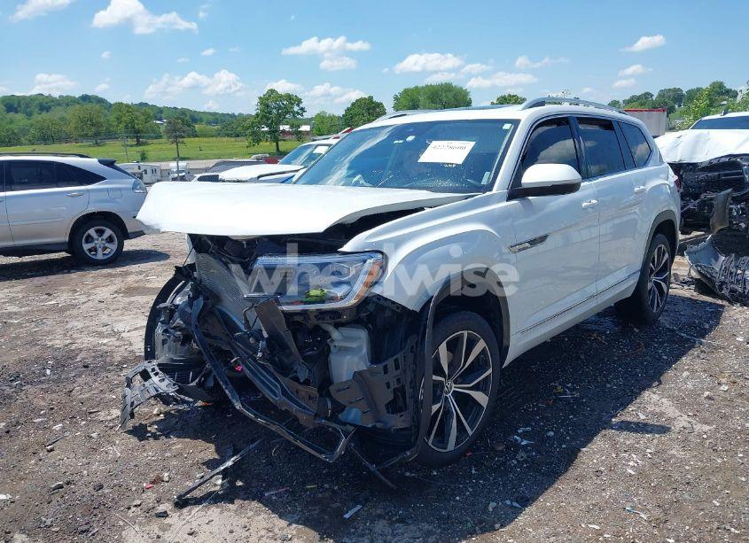 Photo 2 of 2024 Volkswagen Atlas 2.0T SEL PREMIUM R-LINE (VIN 1V2FR2CAXRC582084)