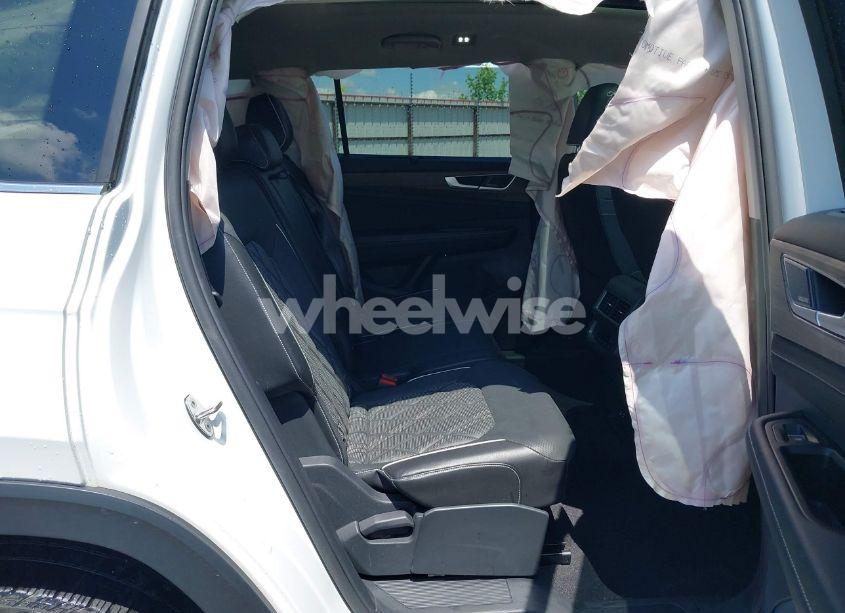 Photo 8 of 2024 Volkswagen Atlas 2.0T SEL PREMIUM R-LINE (VIN 1V2FR2CAXRC582084)