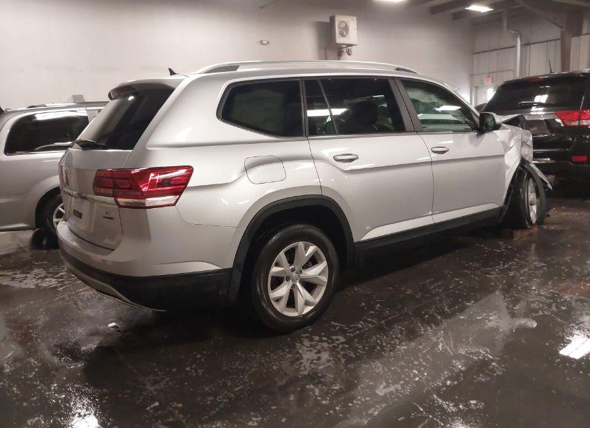 Photo 4 of 2018 Volkswagen Atlas 3.6L V6 S (VIN 1V2GR2CA6JC557045)