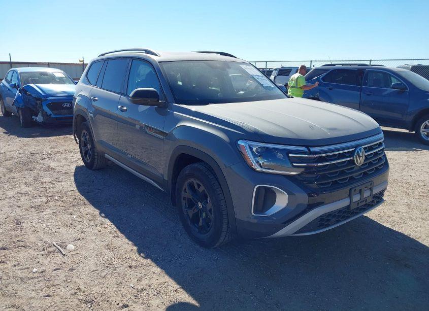 2024 Volkswagen Atlas 2.0T PEAK EDITION SEL (VIN 1V2GR2CA6RC604876) main photo