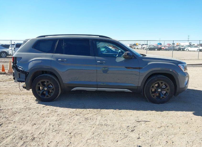 Photo 14 of 2024 Volkswagen Atlas 2.0T PEAK EDITION SEL (VIN 1V2GR2CA6RC604876)