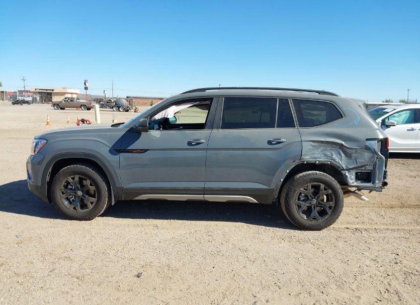 Photo 15 of 2024 Volkswagen Atlas 2.0T PEAK EDITION SEL (VIN 1V2GR2CA6RC604876)