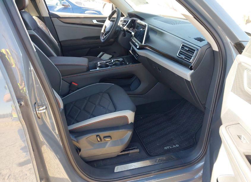 Photo 5 of 2024 Volkswagen Atlas 2.0T PEAK EDITION SEL (VIN 1V2GR2CA6RC604876)