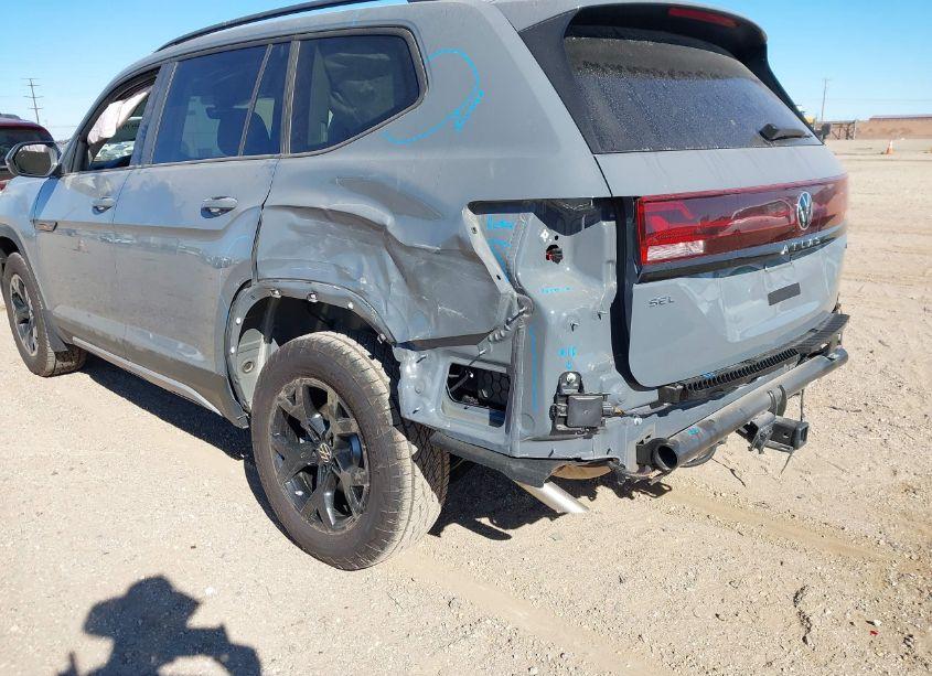 Photo 6 of 2024 Volkswagen Atlas 2.0T PEAK EDITION SEL (VIN 1V2GR2CA6RC604876)