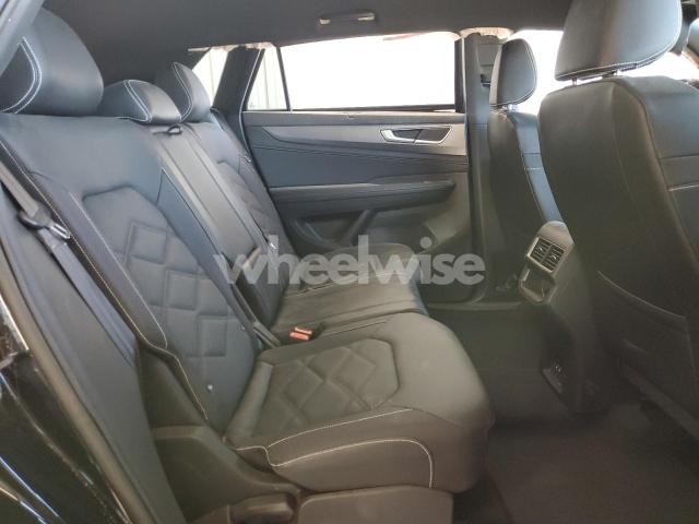 Photo 3 of 2025 VOLKSWAGEN ATLAS CROSS SPORT SE (VIN 1V2HE2CA2SC207297)