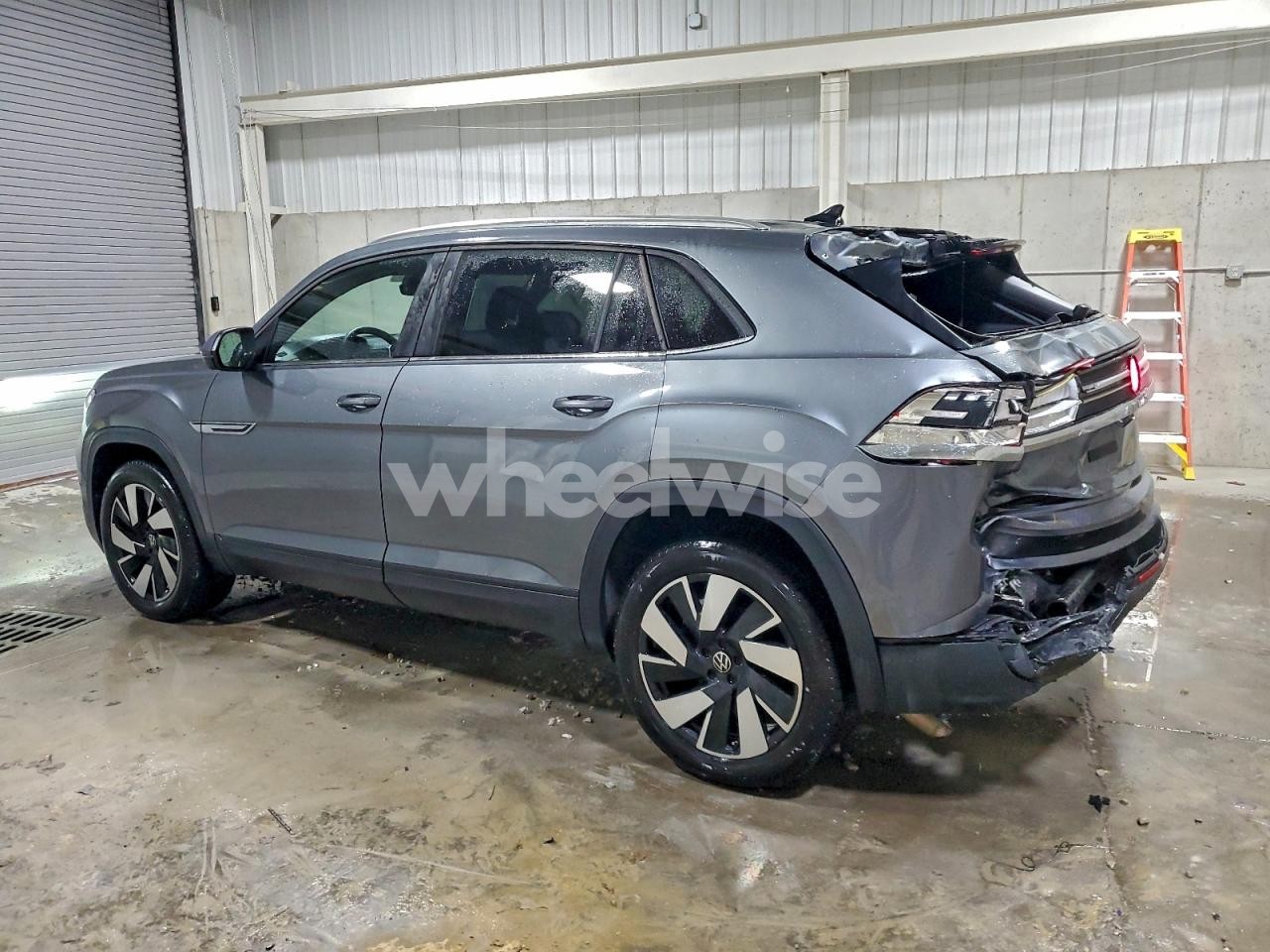 Photo 2 of 2025 VOLKSWAGEN ATLAS CROSS SPORT SE (VIN 1V2HE2CA5SC204362)