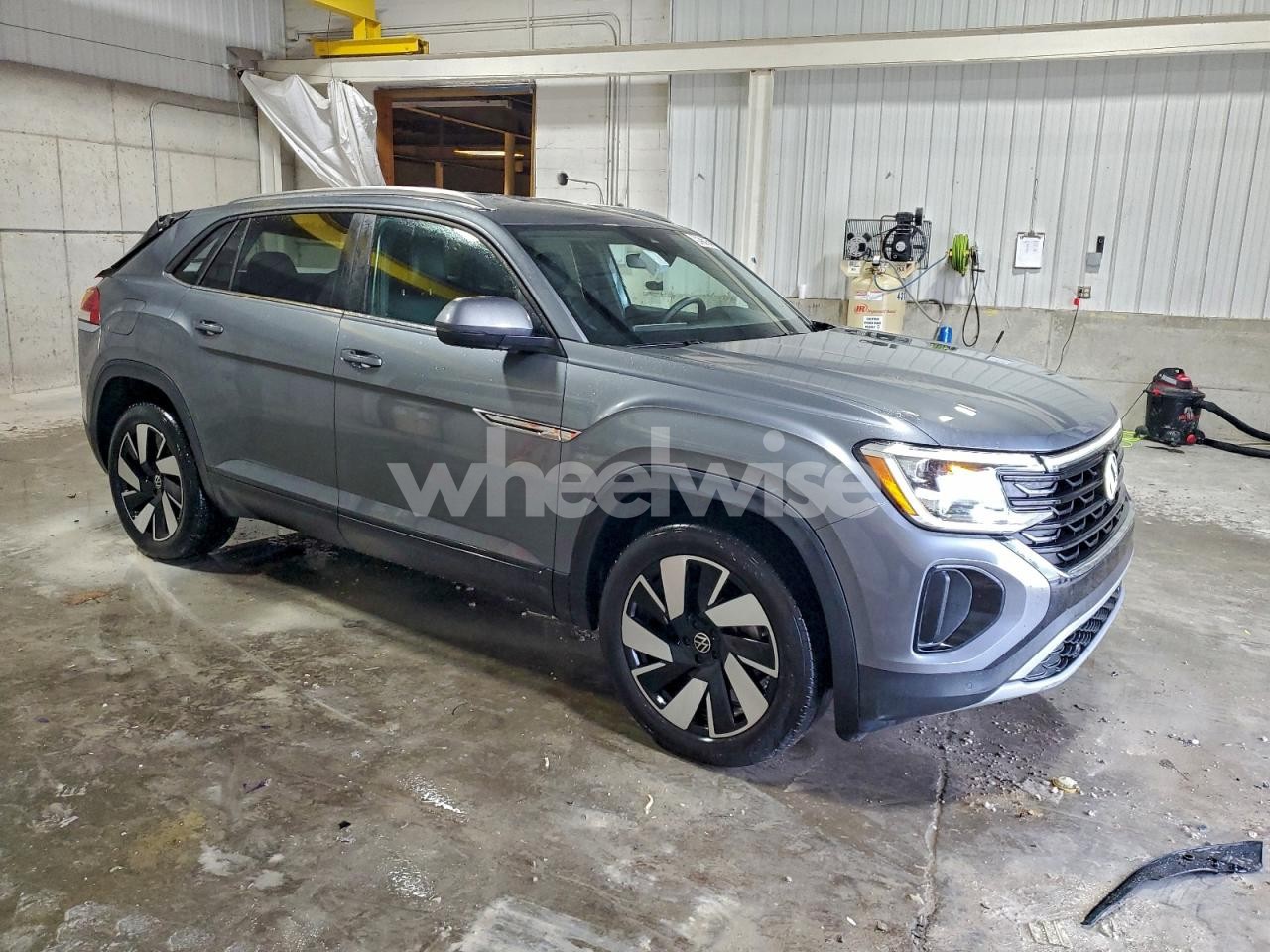 Photo 4 of 2025 VOLKSWAGEN ATLAS CROSS SPORT SE (VIN 1V2HE2CA5SC204362)