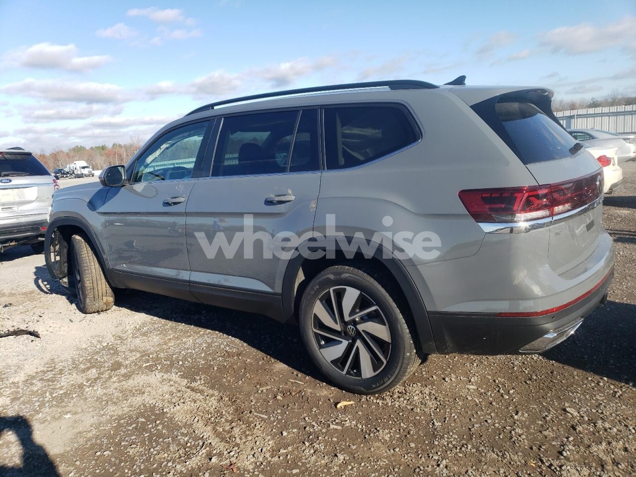 Photo 2 of 2026 VOLKSWAGEN ATLAS SE (VIN 1V2HN2CA5TC515467)