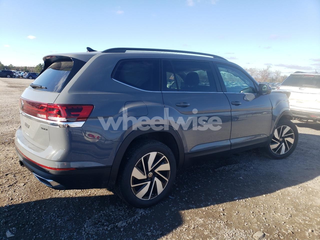 Photo 3 of 2026 VOLKSWAGEN ATLAS SE (VIN 1V2HN2CA5TC515467)