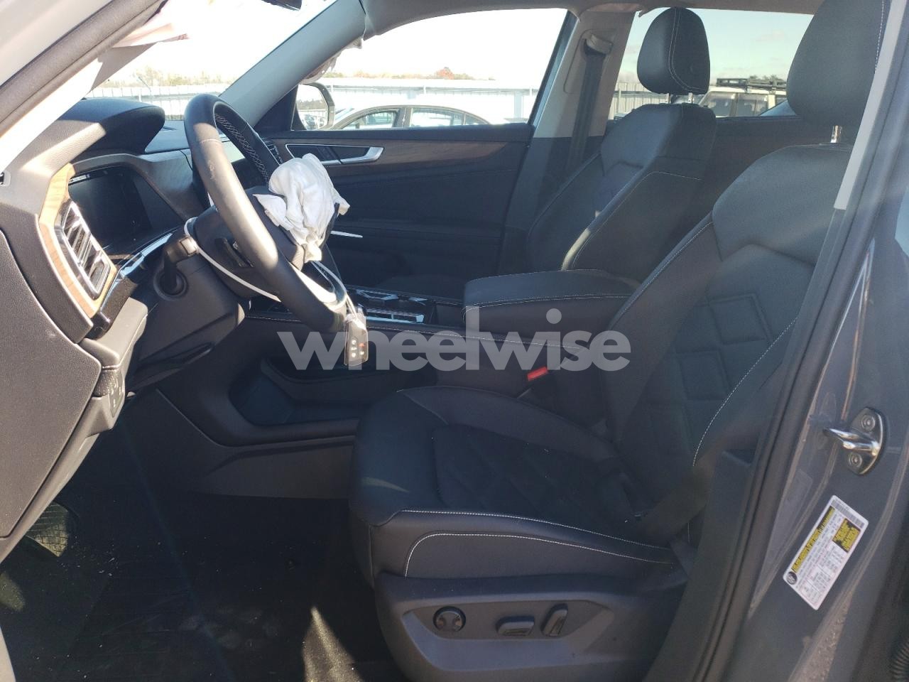 Photo 7 of 2026 VOLKSWAGEN ATLAS SE (VIN 1V2HN2CA5TC515467)