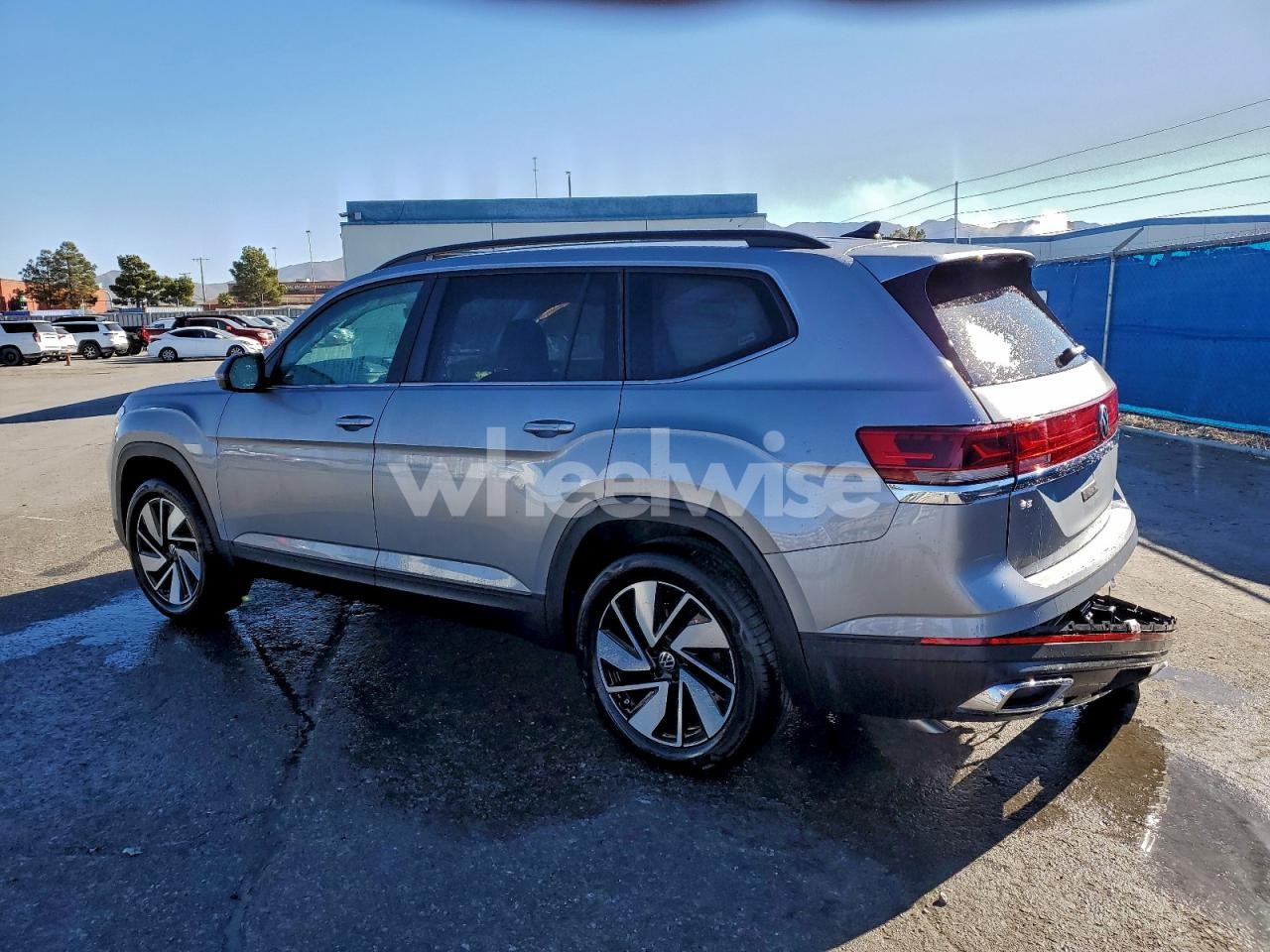 Photo 2 of 2026 VOLKSWAGEN ATLAS SE (VIN 1V2HN2CA7TC500386)
