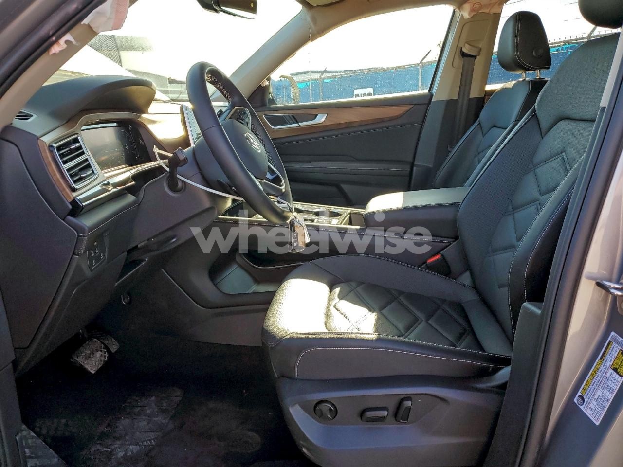 Photo 7 of 2026 VOLKSWAGEN ATLAS SE (VIN 1V2HN2CA7TC500386)