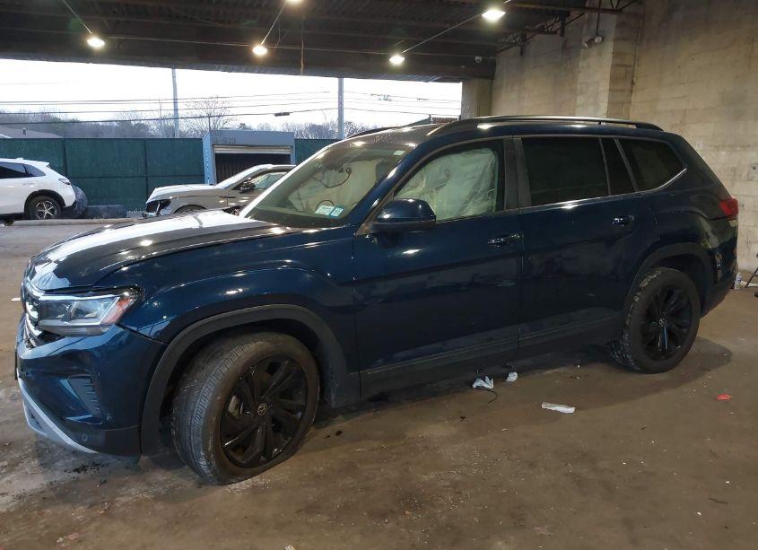 Photo 2 of 2022 Volkswagen Atlas 2.0T SE W/TECHNOLOGY (VIN 1V2HP2CA1NC542761)