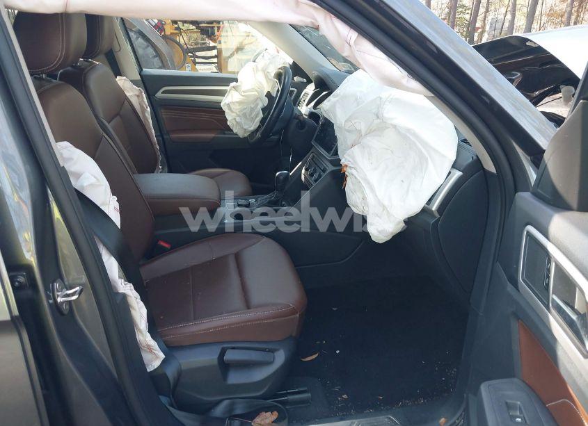 Photo 5 of 2021 Volkswagen Atlas 2.0T SE W/TECHNOLOGY (VIN 1V2HP2CA7MC601231)