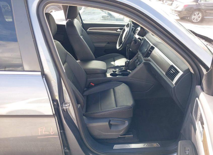 Photo 5 of 2022 Volkswagen Atlas 3.6L V6 SE W/TECHNOLOGY (VIN 1V2HR2CA2NC556565)