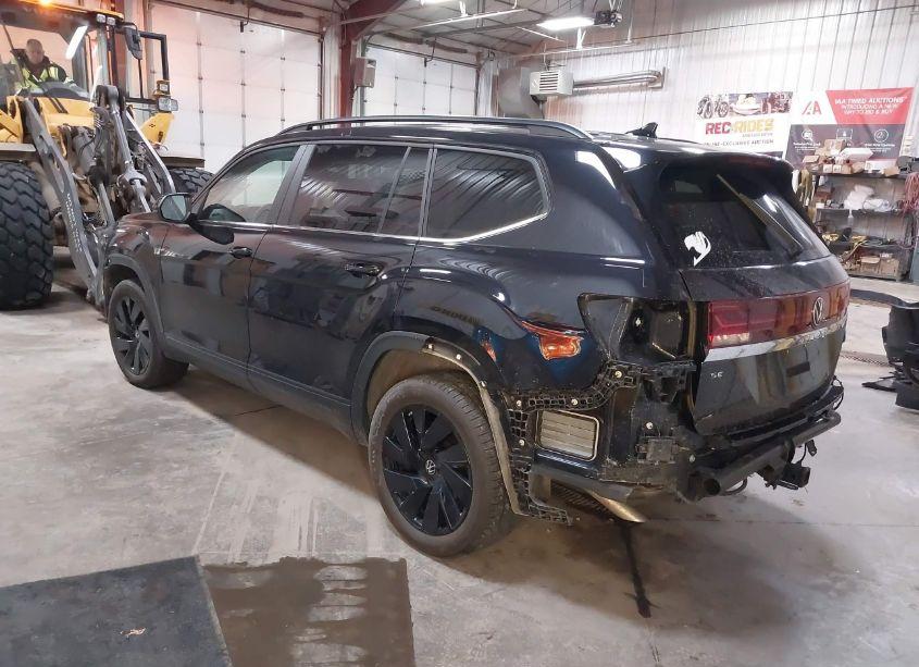 Photo 3 of 2024 Volkswagen Atlas 2.0T SE W/TECHNOLOGY (VIN 1V2HR2CA2RC541652)