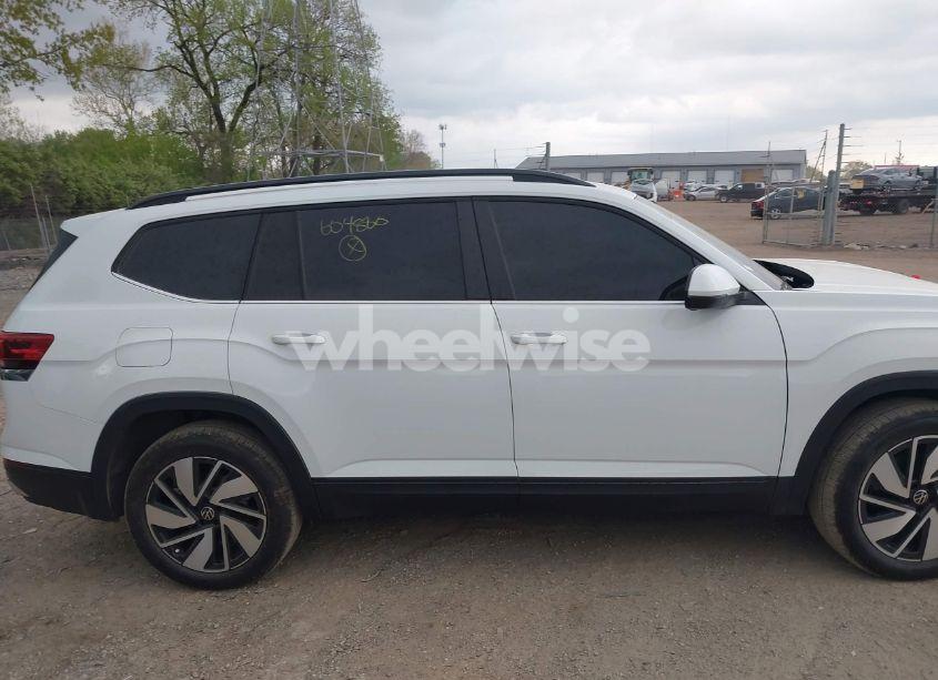 Photo 13 of 2024 Volkswagen Atlas 2.0T SE W/TECHNOLOGY (VIN 1V2HR2CA2RC604880)
