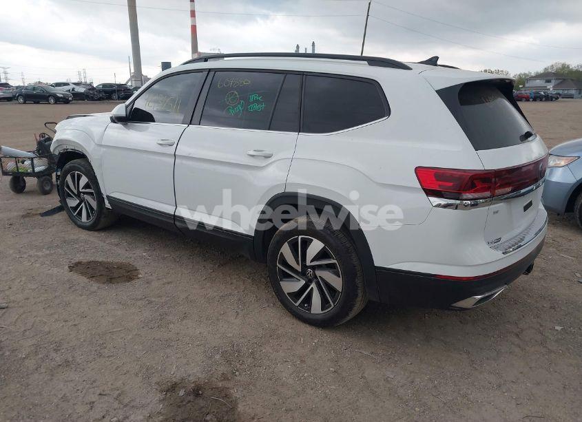 Photo 3 of 2024 Volkswagen Atlas 2.0T SE W/TECHNOLOGY (VIN 1V2HR2CA2RC604880)