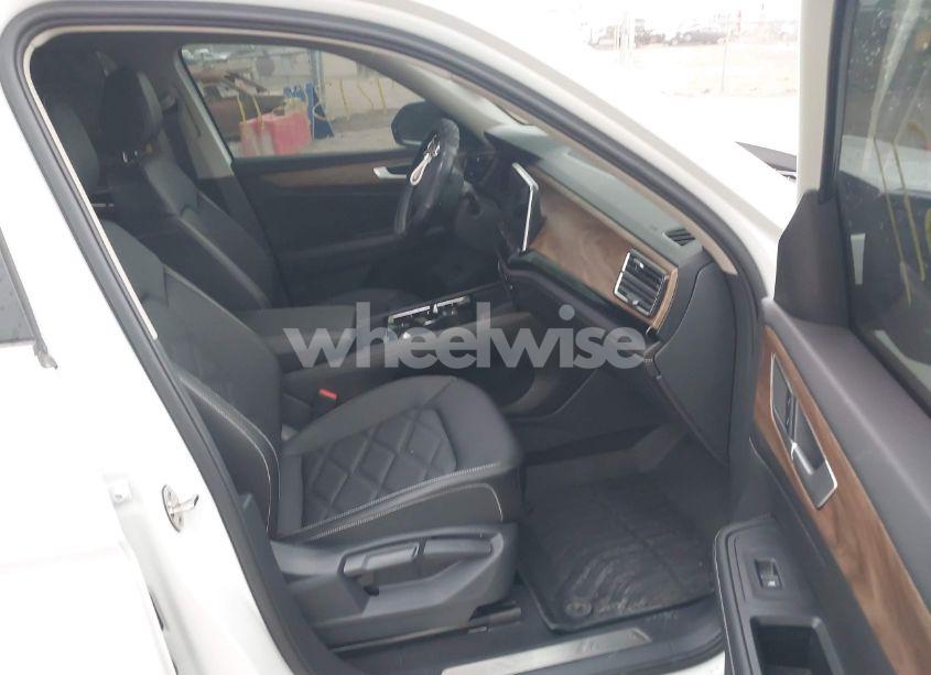 Photo 5 of 2024 Volkswagen Atlas 2.0T SE W/TECHNOLOGY (VIN 1V2HR2CA2RC604880)