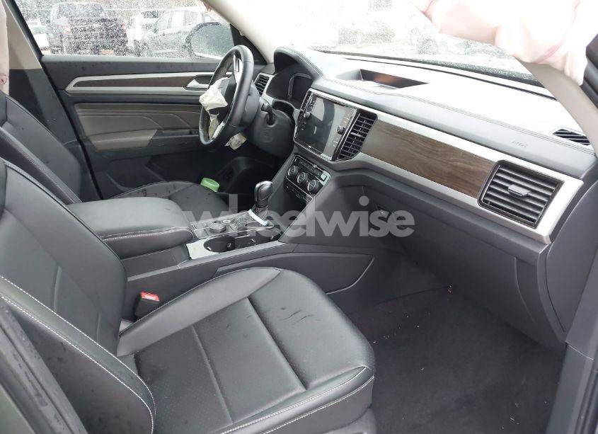 Photo 5 of 2022 Volkswagen Atlas 3.6L V6 SE W/TECHNOLOGY (VIN 1V2HR2CA3NC514132)