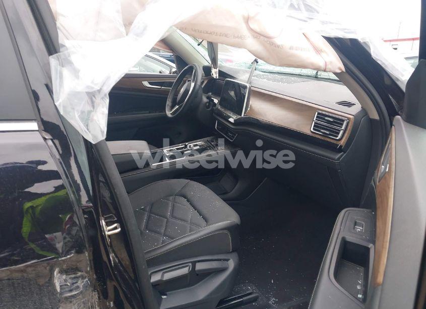 Photo 5 of 2024 Volkswagen Atlas 2.0T SE W/TECHNOLOGY (VIN 1V2HR2CA4RC523735)