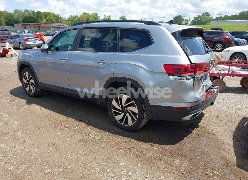 Photo 3 of 2024 Volkswagen Atlas 2.0T SE W/TECHNOLOGY (VIN 1V2HR2CA4RC577309)
