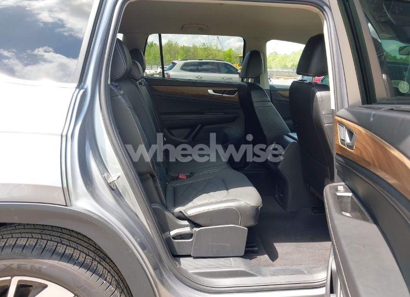 Photo 8 of 2024 Volkswagen Atlas 2.0T SE W/TECHNOLOGY (VIN 1V2HR2CA4RC577309)