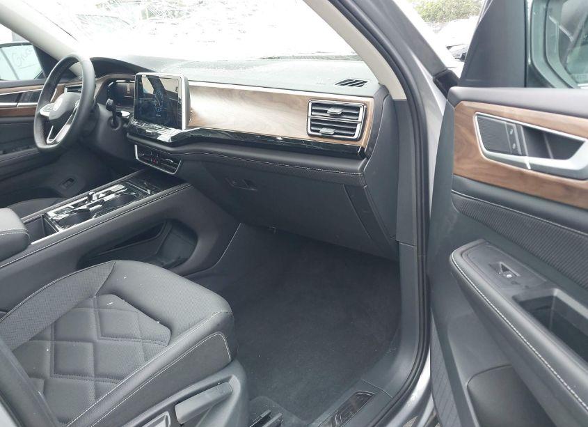 Photo 5 of 2025 Volkswagen Atlas 2.0T SE W/TECHNOLOGY (VIN 1V2HR2CA4SC509128)