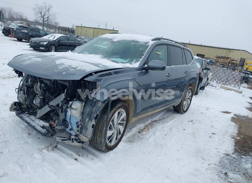 Photo 2 of 2024 Volkswagen Atlas 2.0T SE W/TECHNOLOGY (VIN 1V2HR2CA7RC558446)