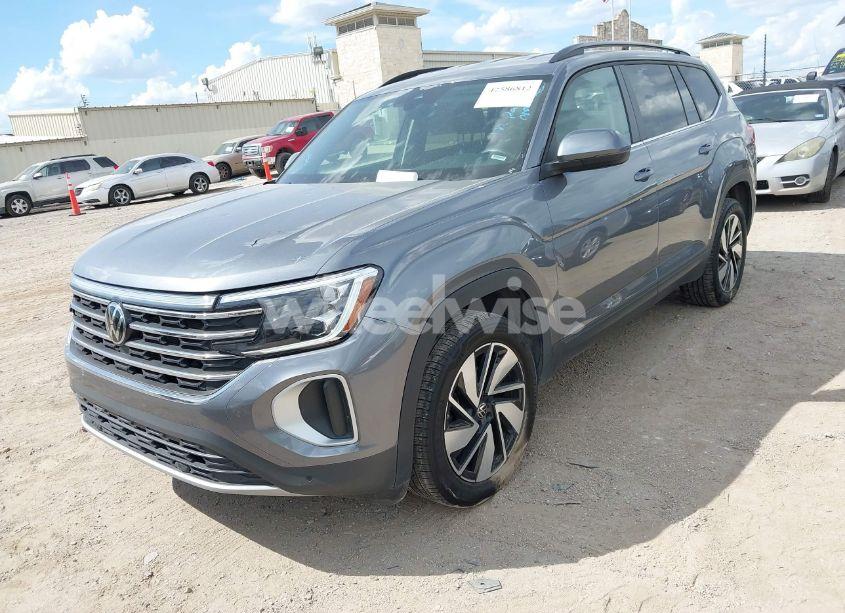 Photo 2 of 2024 Volkswagen Atlas 2.0T SE W/TECHNOLOGY (VIN 1V2HR2CA8RC563655)