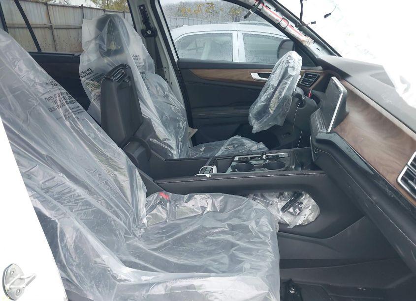 Photo 5 of 2024 Volkswagen Atlas 2.0T SE W/TECHNOLOGY (VIN 1V2HR2CA8RC587941)