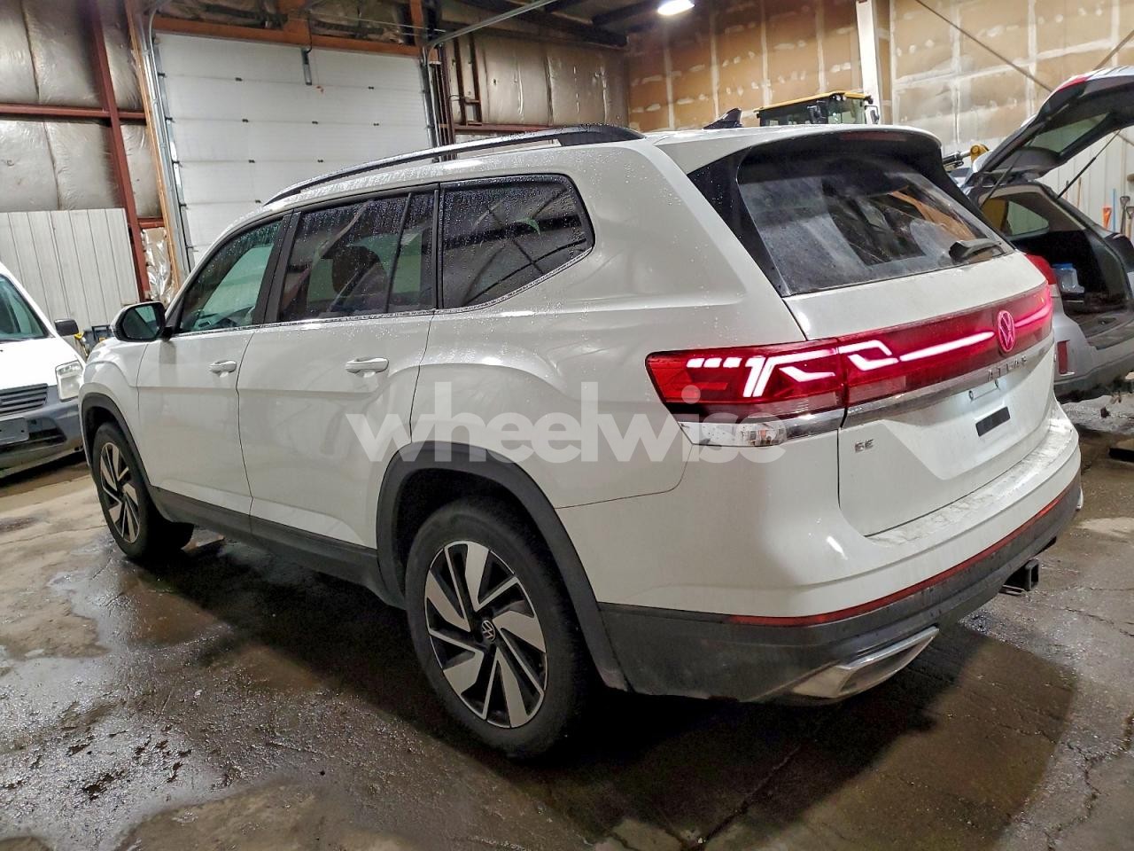 Photo 2 of 2025 VOLKSWAGEN ATLAS SE (VIN 1V2HR2CA8SC531150)