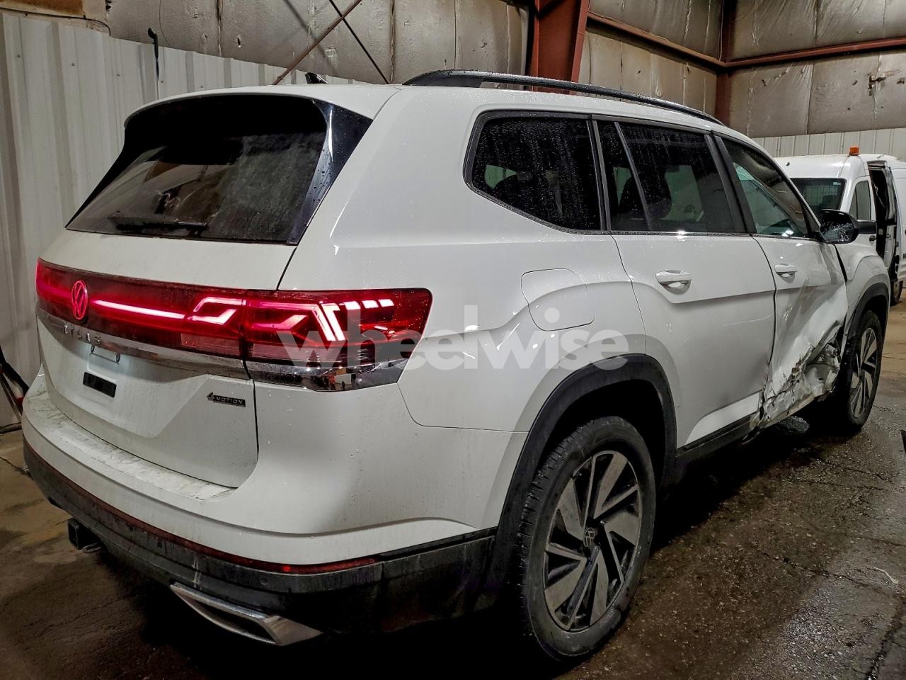 Photo 3 of 2025 VOLKSWAGEN ATLAS SE (VIN 1V2HR2CA8SC531150)