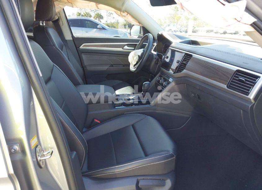 Photo 5 of 2022 Volkswagen Atlas 3.6L V6 SE W/TECHNOLOGY (VIN 1V2HR2CA9NC518394)