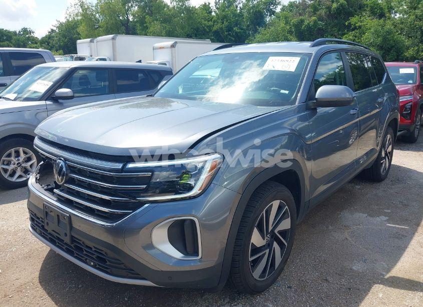 Photo 2 of 2024 Volkswagen Atlas 2.0T SE W/TECHNOLOGY (VIN 1V2HR2CAXRC528423)