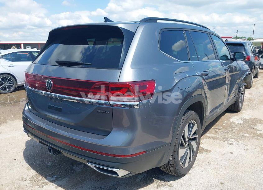 Photo 4 of 2024 Volkswagen Atlas 2.0T SE W/TECHNOLOGY (VIN 1V2HR2CAXRC528423)