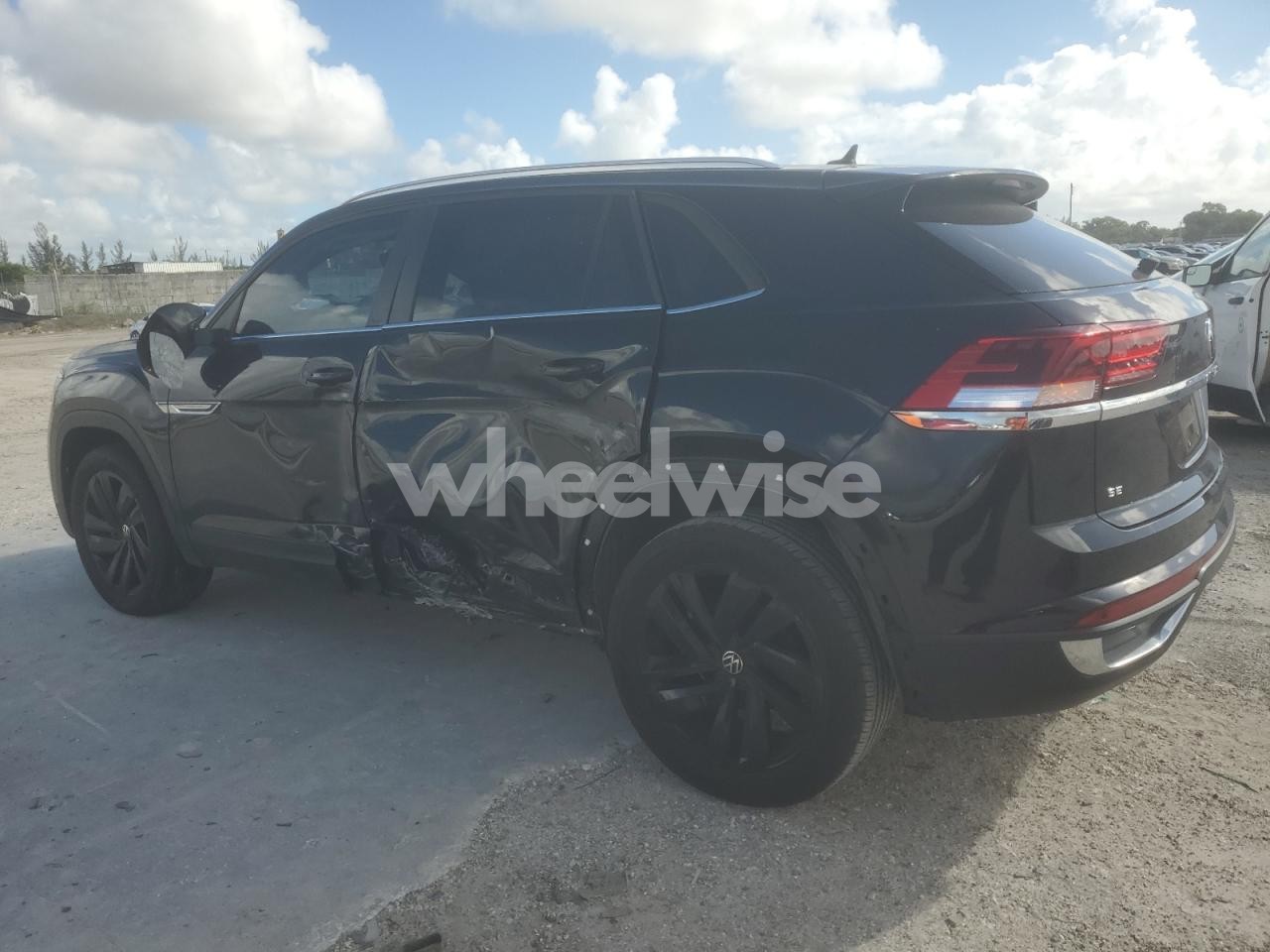 Photo 2 of 2023 VOLKSWAGEN ATLAS CROSS SPORT SE (VIN 1V2JC2CA9PC220689)