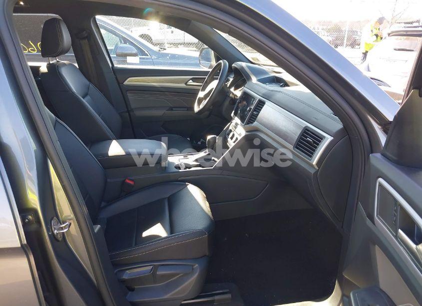 Photo 5 of 2021 Volkswagen Atlas CROSS SPORT 3.6L V6 SE W/TECHNOLOGY (VIN 1V2JE2CA6MC219358)